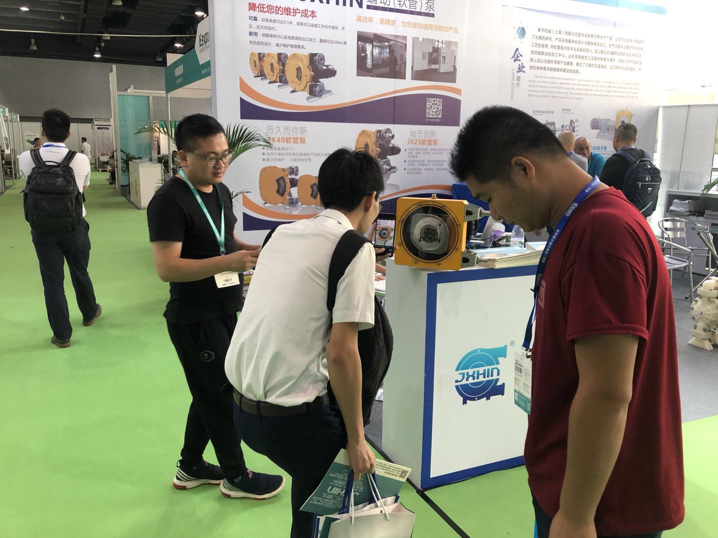 1537595944838480.jpg 展會現(xiàn)場1.jpg